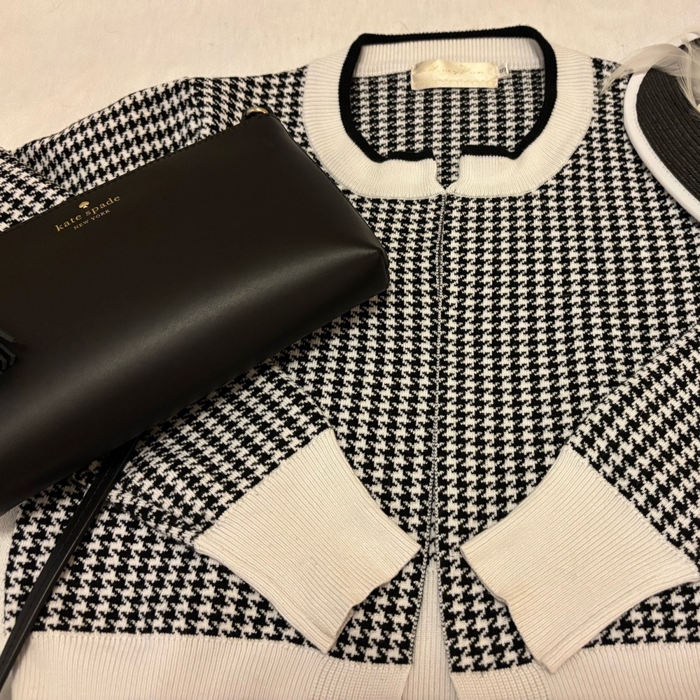 Women’s Classic Black and White Houndstooth Sweater SP